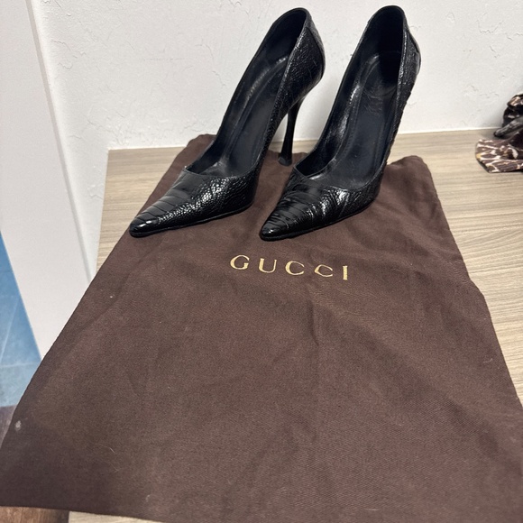 Crocodile embossed black leather Gucci pump - Picture 8 of 9